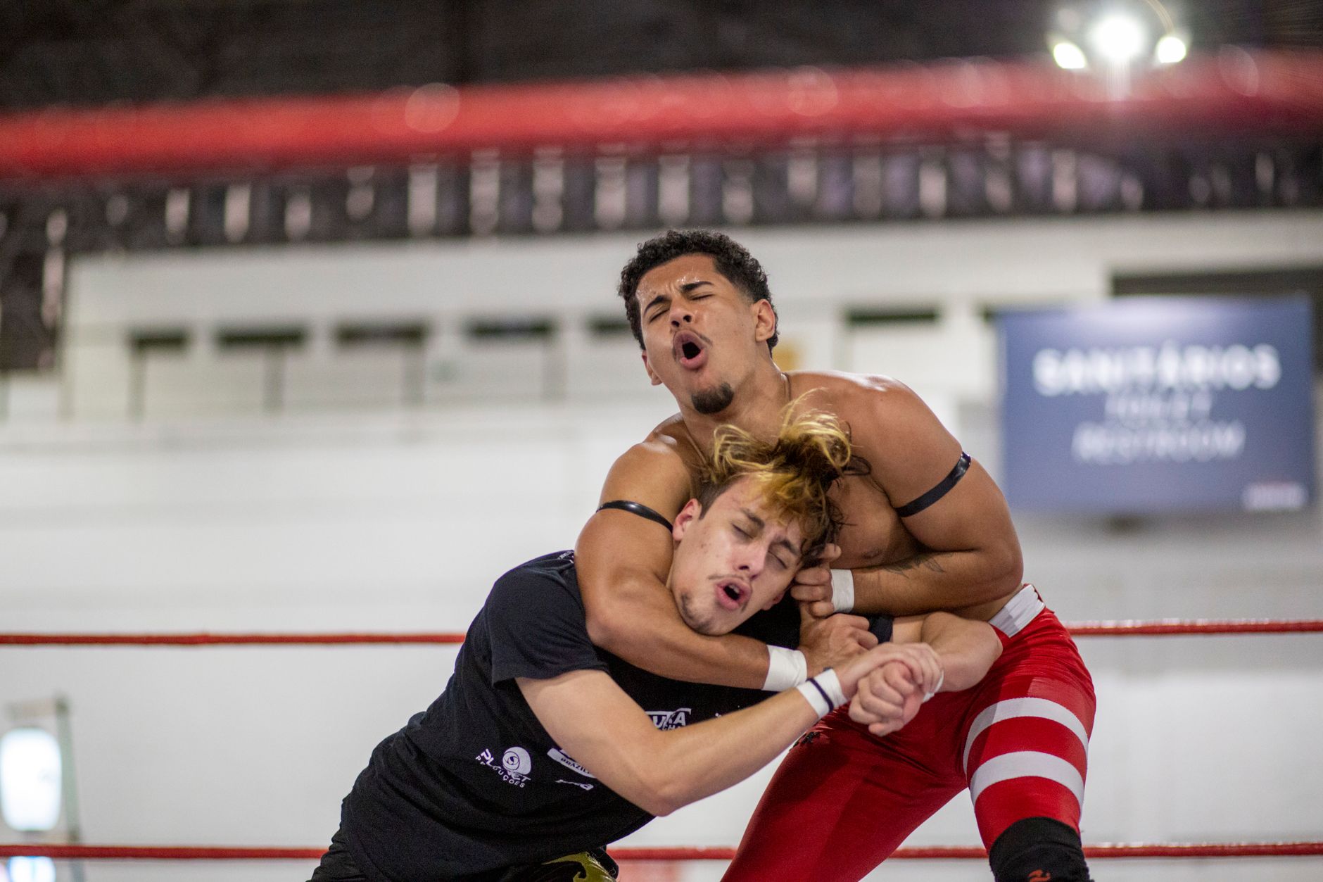 Two wrestlers in a dynamic match in Anhembi, São Paulo, showcasing strength and technique.